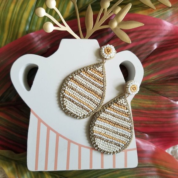 Earrings. Teardrop Shaped. White, Tan & Metallic Gold Beaded. NWT. - Picture 4 of 7